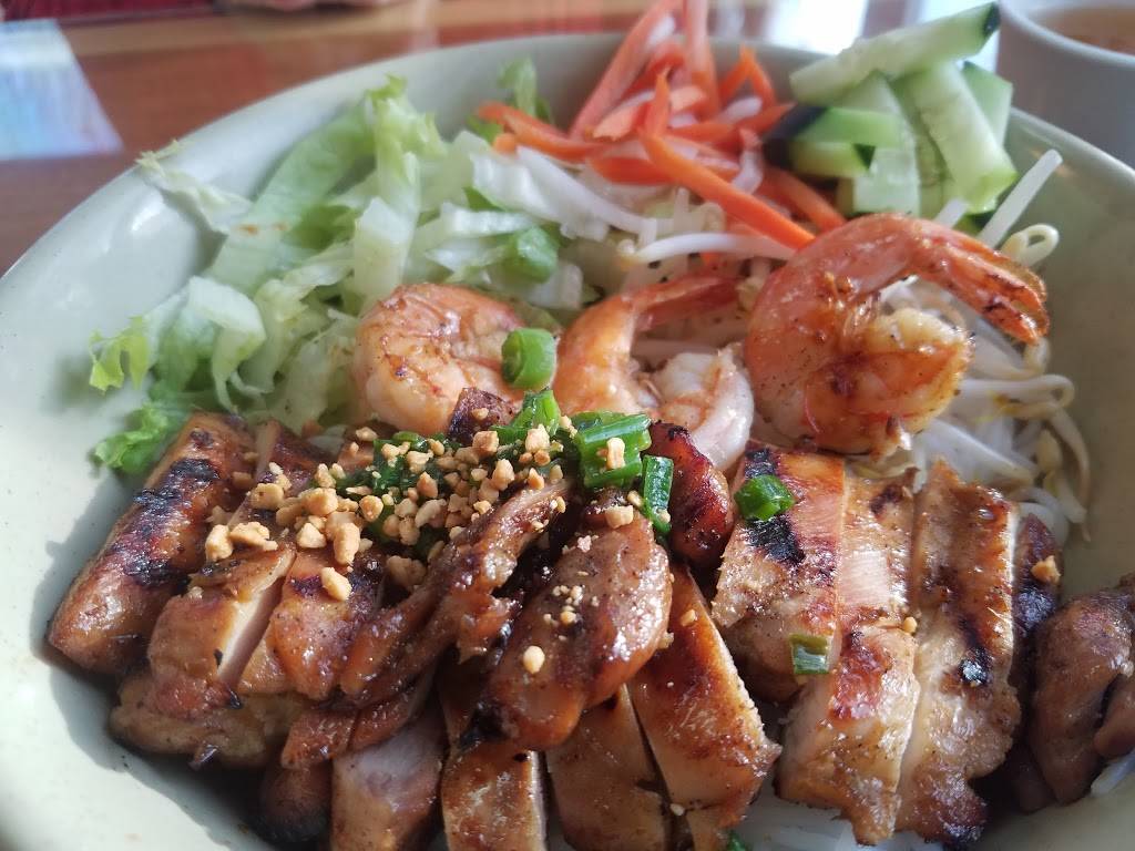 Pho In & Out | restaurant | 18437 E Valley Hwy, Kent, WA 98032, USA | 4252510732 OR +1 425-251-0732