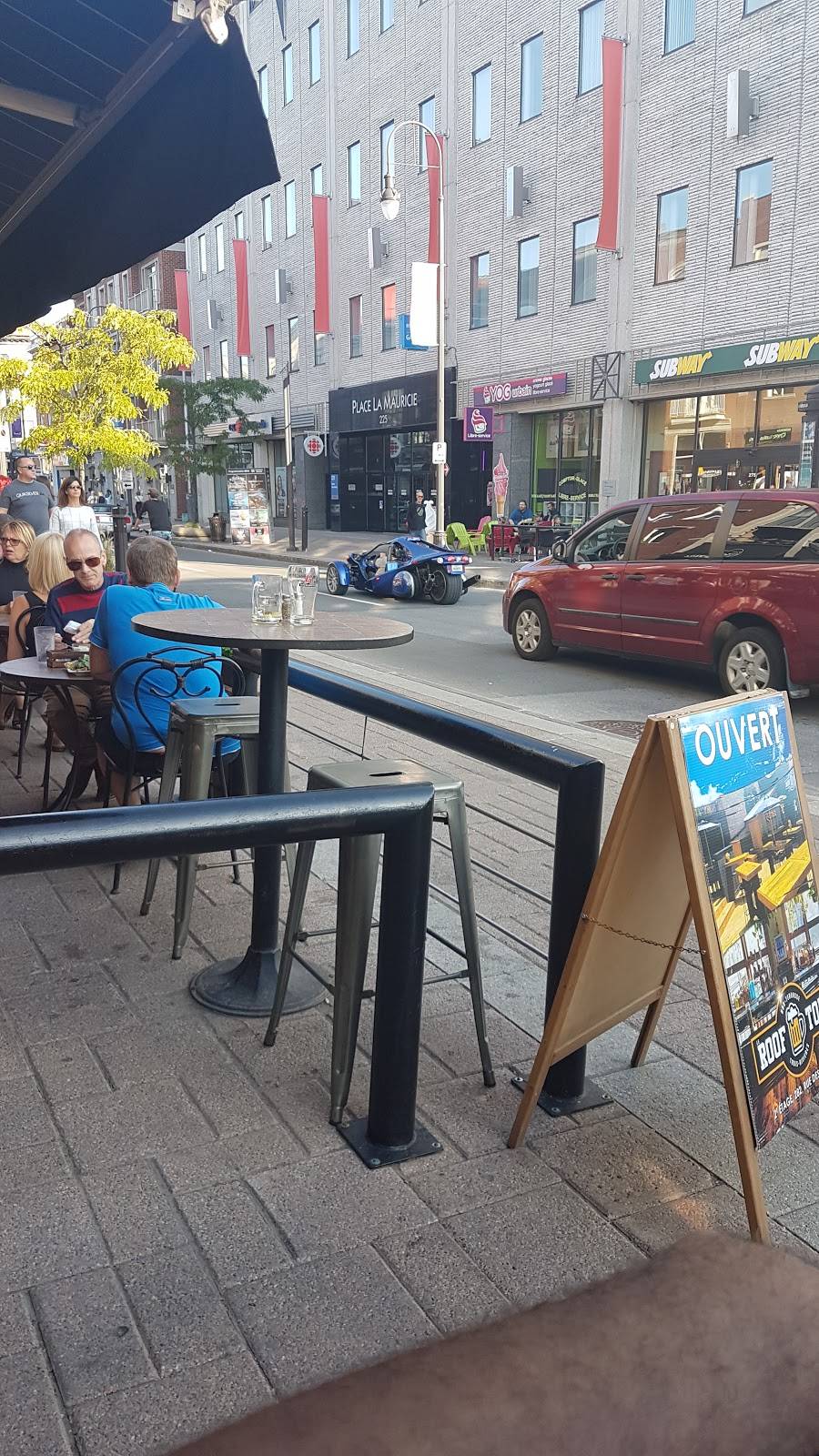 Houston Avenue Bar & Grill | restaurant | 284 Rue des Forges, Trois-Rivières, QC G9A 2G8, Canada | 8195197676 OR +1 819-519-7676