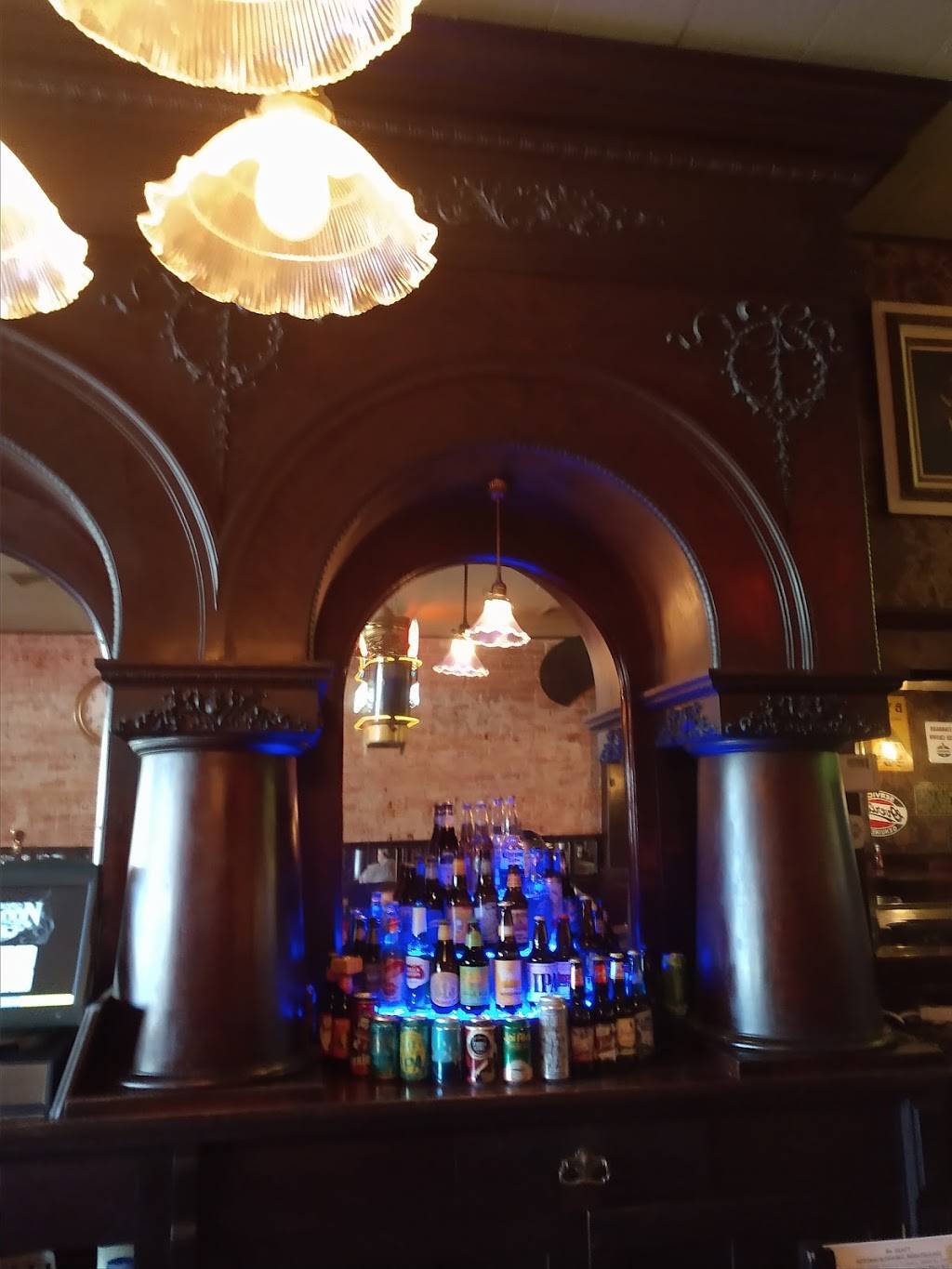 Old Saloon Bar & Grill | restaurant | 145 S Knowles Ave, New Richmond, WI 54017, USA | 7152462337 OR +1 715-246-2337