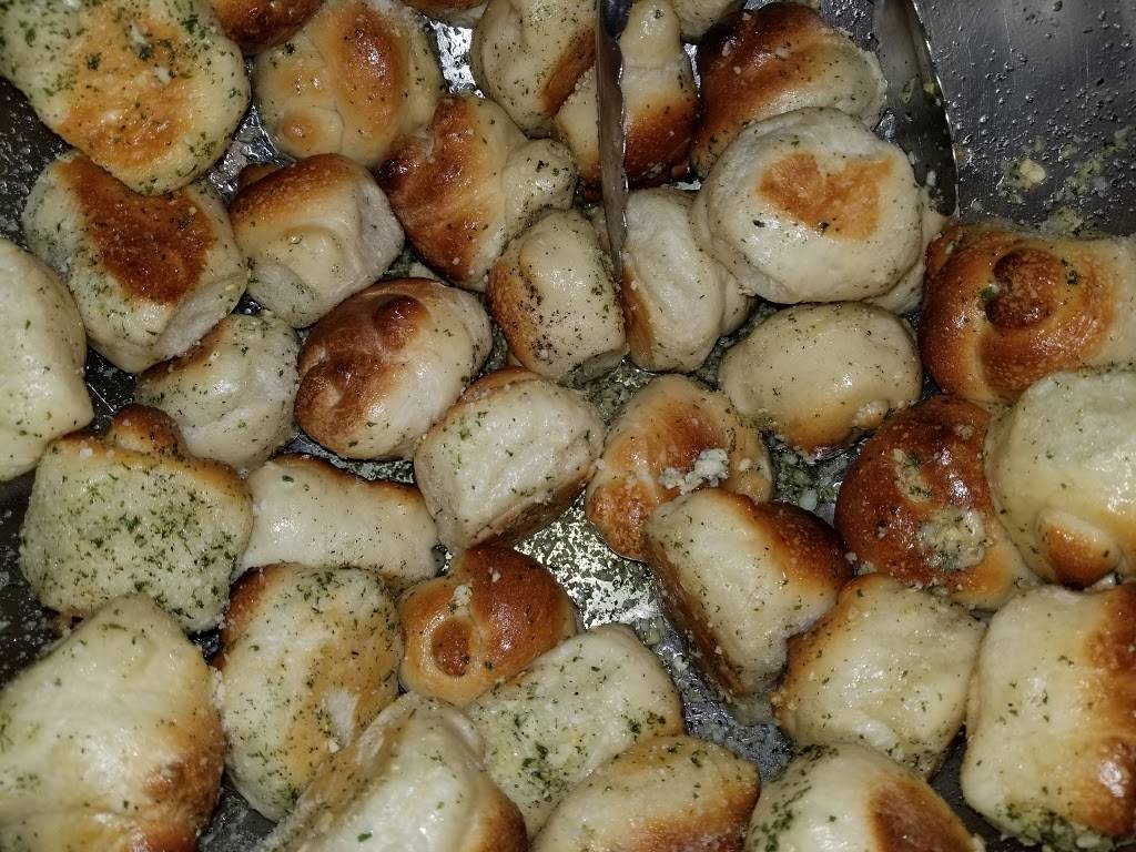 Roccos Pizzeria | restaurant | 4 New Paltz Plaza, New Paltz, NY 12561, USA | 8452557161 OR +1 845-255-7161