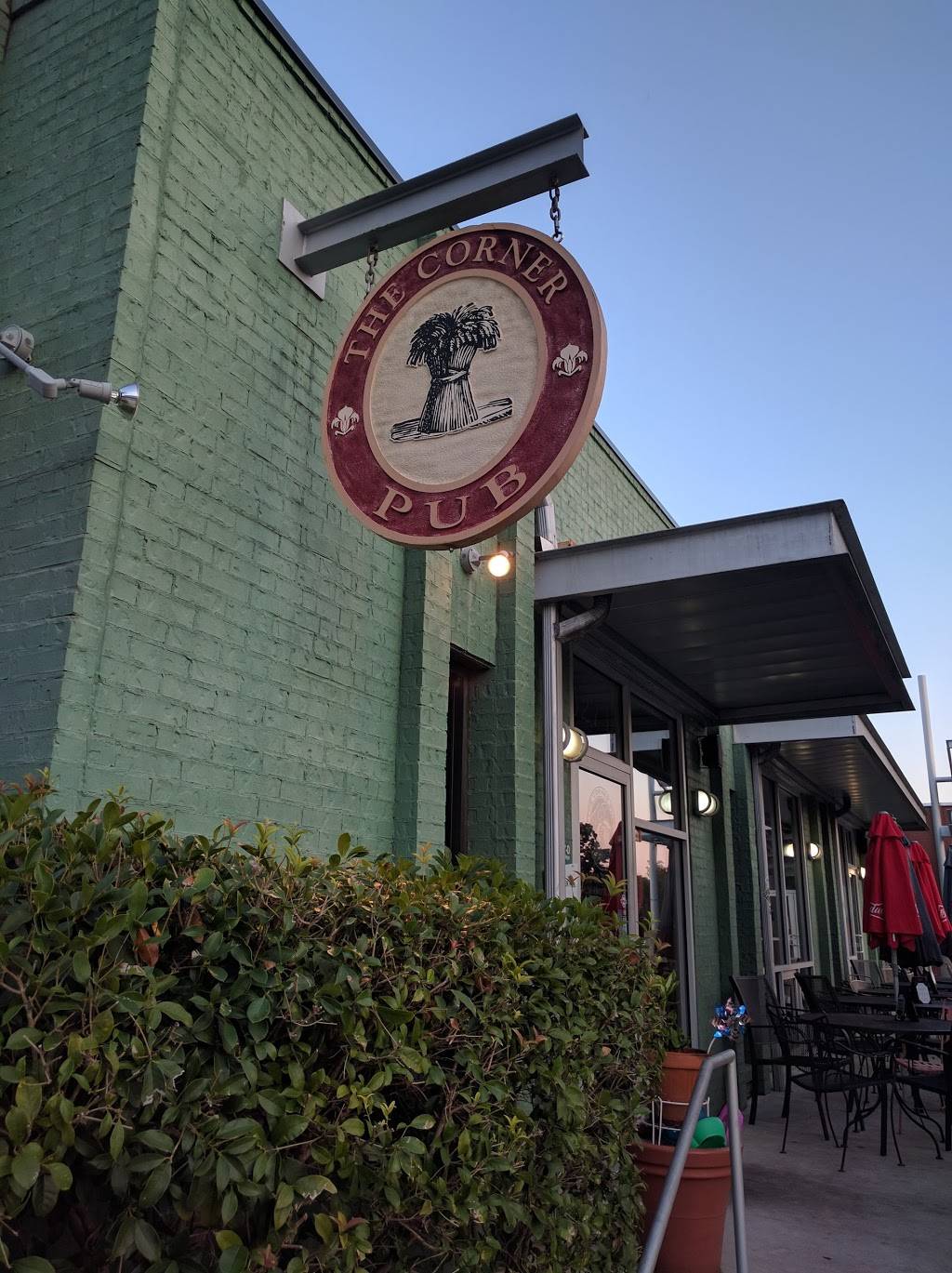 The Corner Pub | restaurant | 627 E College Ave D, Decatur, GA 30030, USA | 4043770603 OR +1 404-377-0603