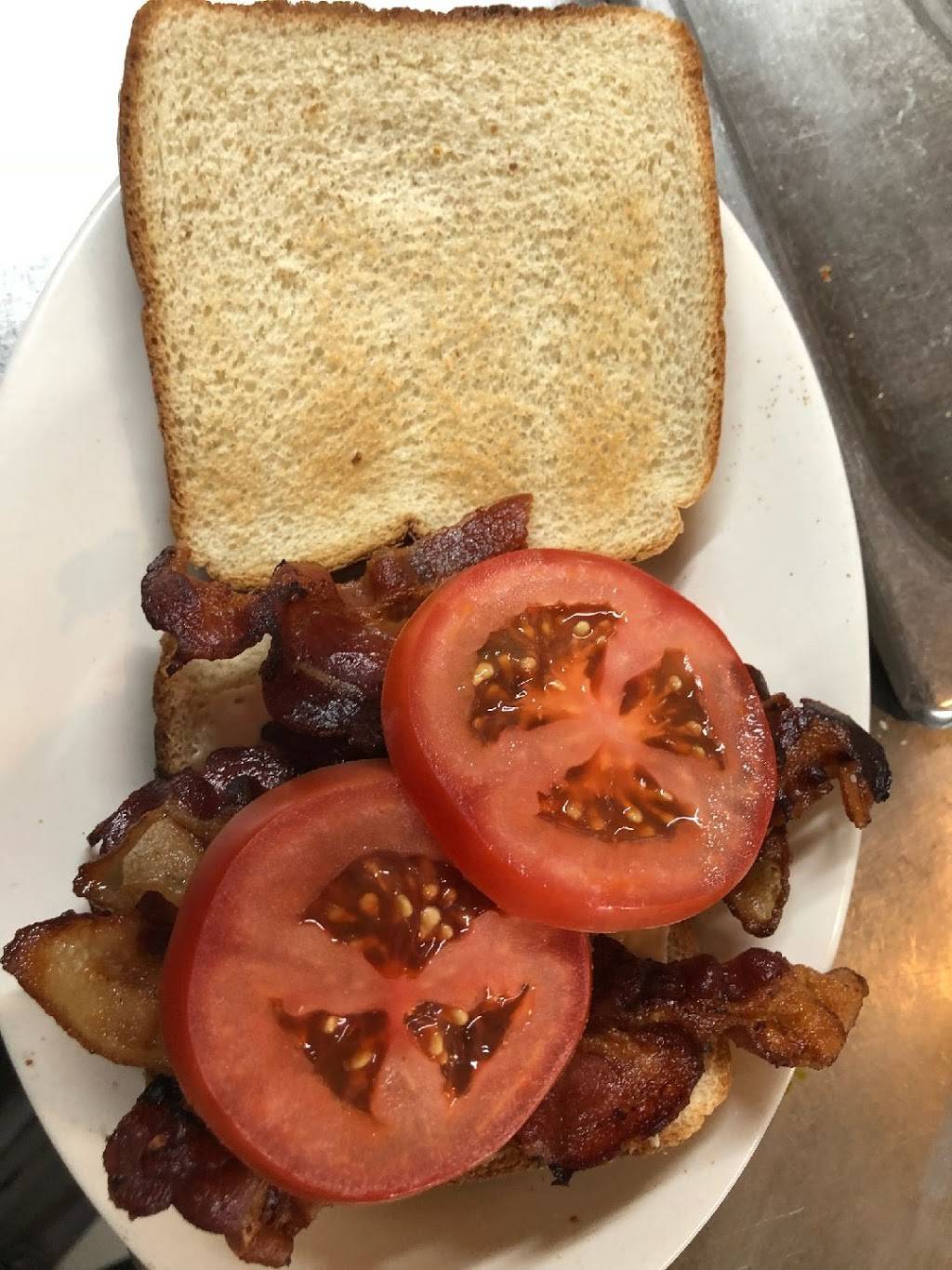 Cindys Center Grill | restaurant | 180 Main St, Center, KY 42214, USA | 2705651800 OR +1 270-565-1800