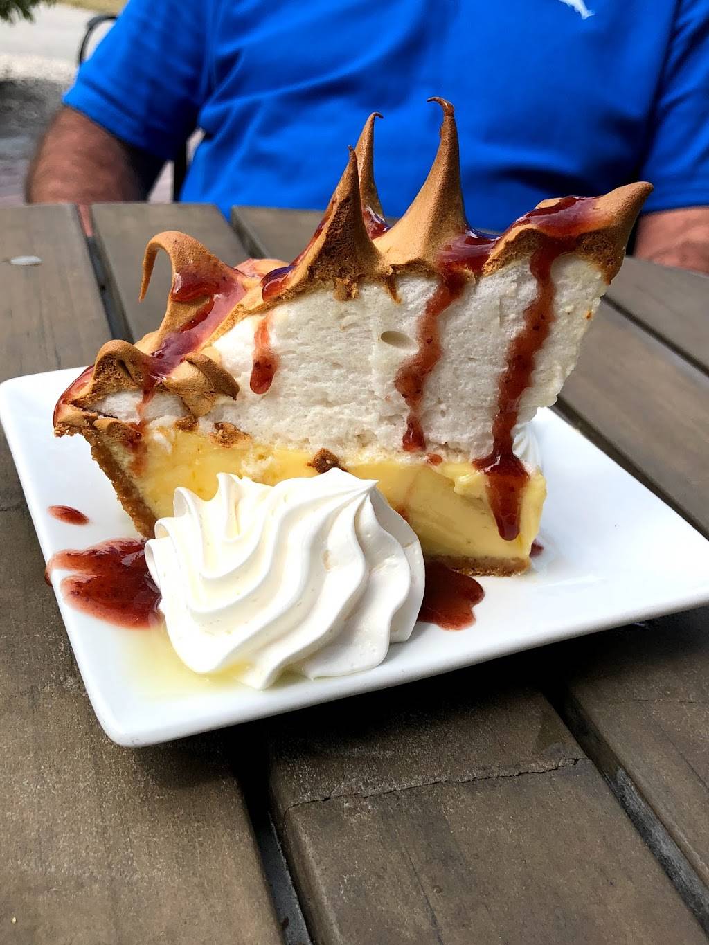 Ballyhoos | restaurant | 97860 Overseas Hwy, Key Largo, FL 33037, USA | 3058520822 OR +1 305-852-0822