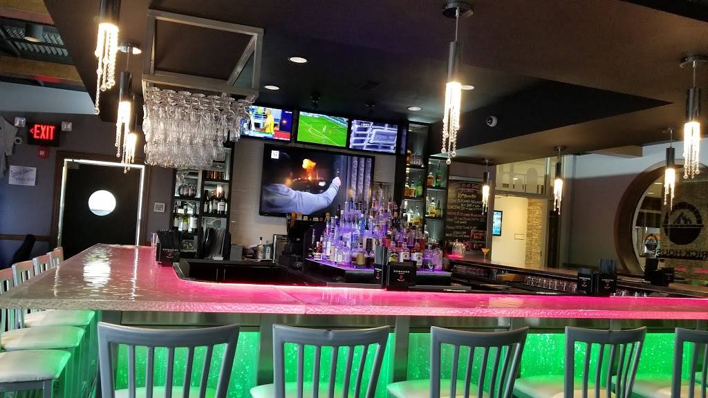 Brick House Grill | restaurant | 920 W Lincoln Ave, Charleston, IL 61920, USA | 2175122174 OR +1 217-512-2174