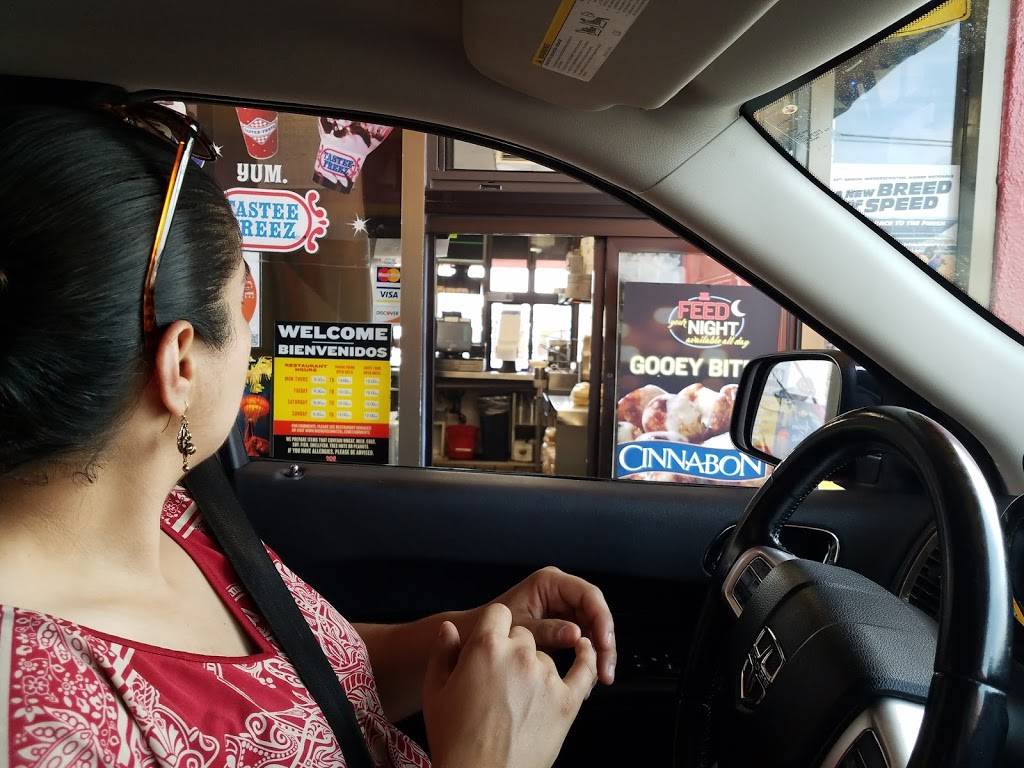 Wienerschnitzel | restaurant | 13852 Harbor Blvd, Garden Grove, CA 92840, USA | 7145548640 OR +1 714-554-8640