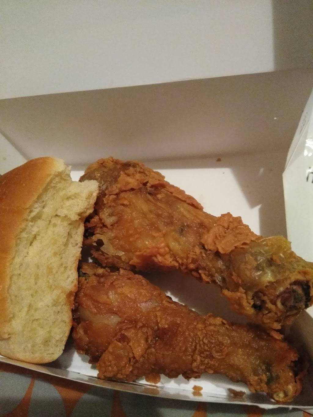 Williams Fried Chicken | restaurant | 2660 Robert B Cullum Blvd, Dallas, TX 75210, USA | 2144215150 OR +1 214-421-5150