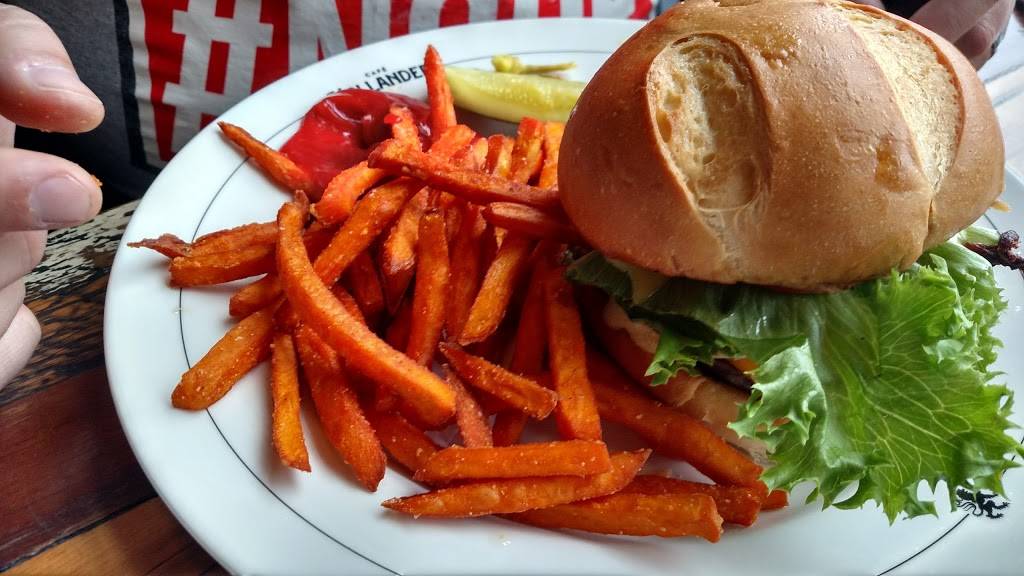 Café Hollander - Hilldale | restaurant | 701 Hilldale Way, Madison, WI 53705, USA | 6082373168 OR +1 608-237-3168