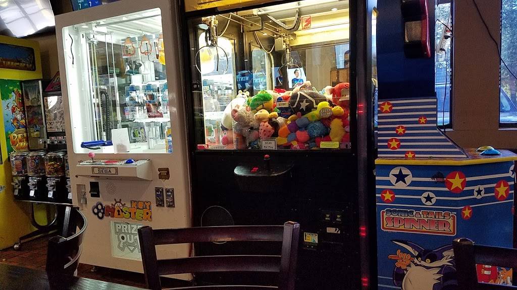 Straw Hat Pizza | restaurant | 1053 1st St, Gilroy, CA 95020, USA | 4088422745 OR +1 408-842-2745