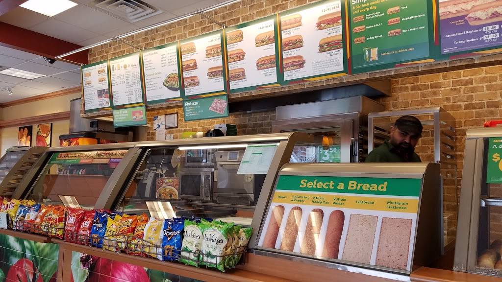Subway Restaurants | restaurant | 3661 W Grand Ave Space #1, Chicago, IL 60651, USA | 7736612044 OR +1 773-661-2044