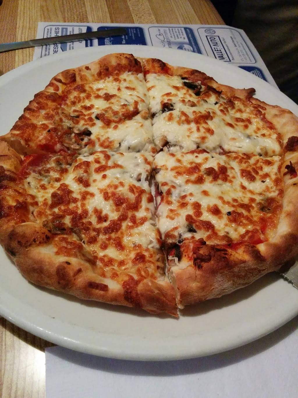 Restaurant Bar Royal | restaurant | 490 14e Ave, La Guadeloupe, QC G0M 1G0, Canada | 4184593436 OR +1 418-459-3436