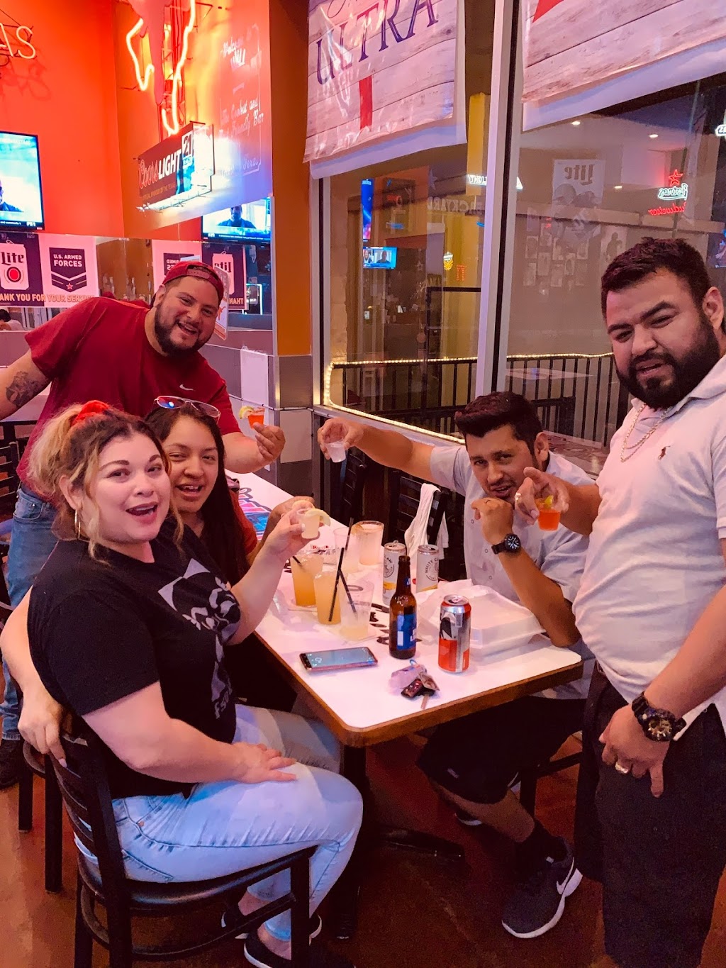 Backyard Bar and Grill | restaurant | 4914 Burleson Rd, Austin, TX 78744, USA | 5129538408 OR +1 512-953-8408