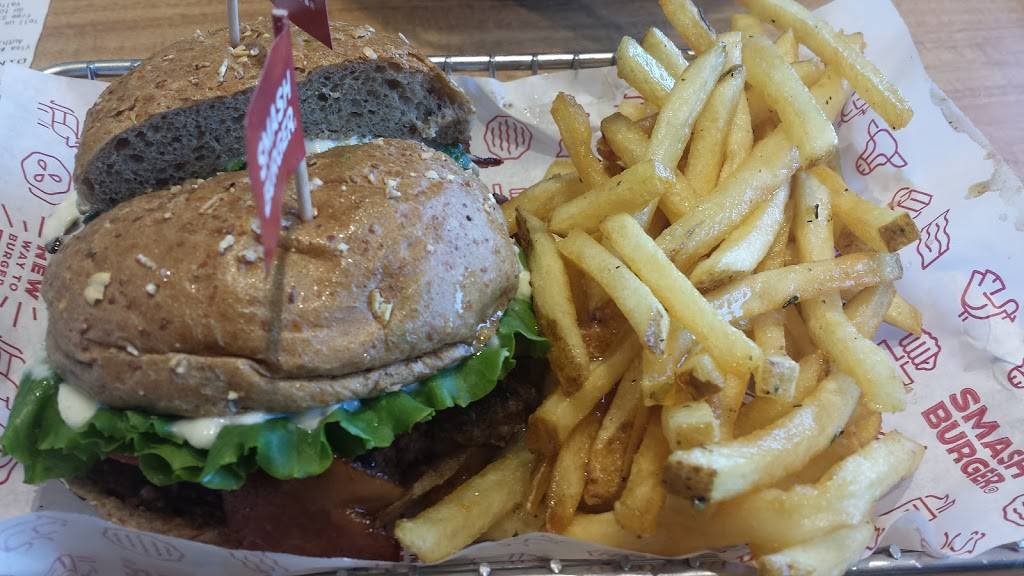 Smashburger | restaurant | 2022 First St, Simi Valley, CA 93065, USA | 8052103149 OR +1 805-210-3149