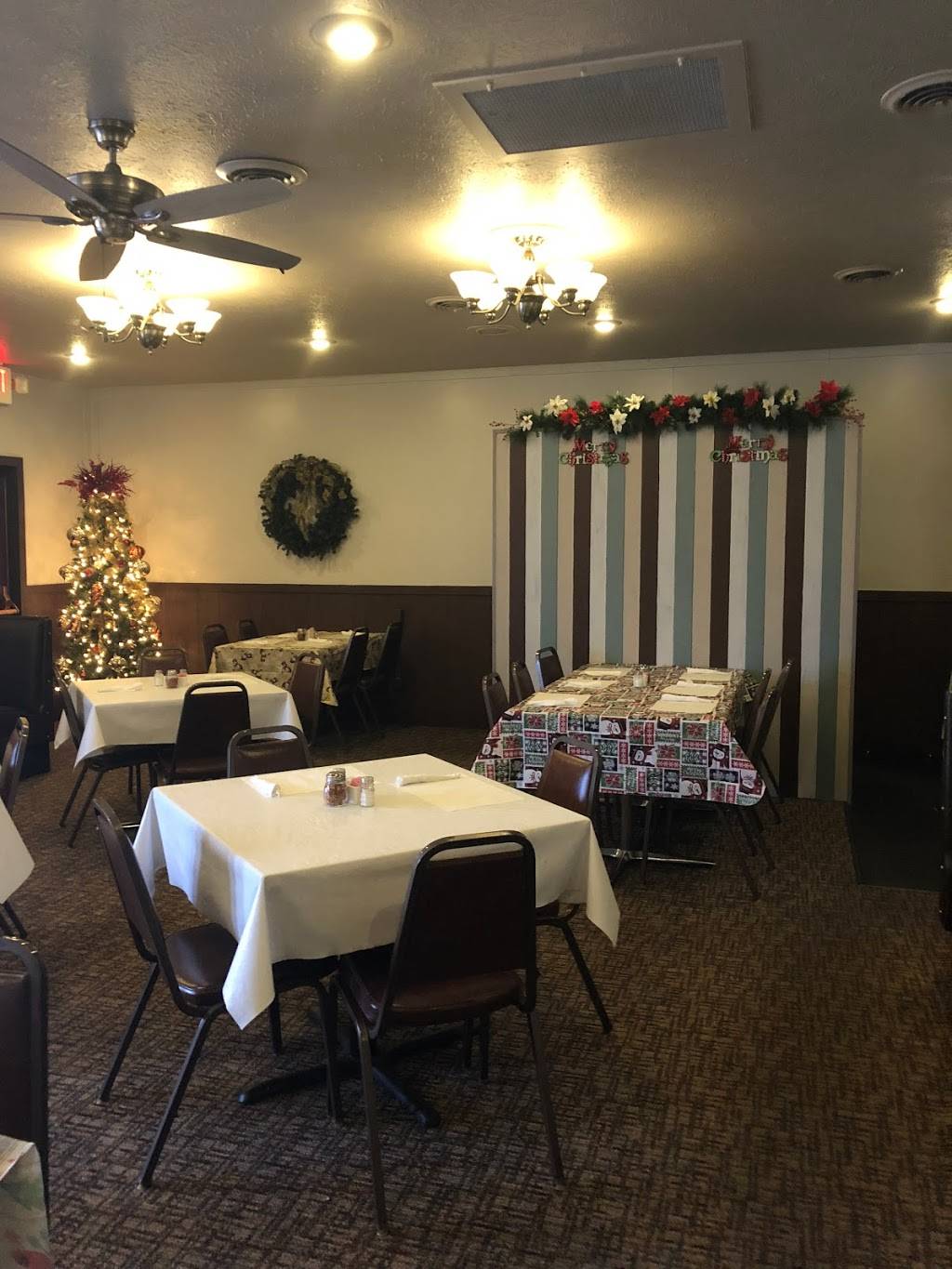 Bates Restaurant & Lounge | restaurant | 120 Johnson Dr, Uhrichsville, OH 44683, USA | 7409228822 OR +1 740-922-8822
