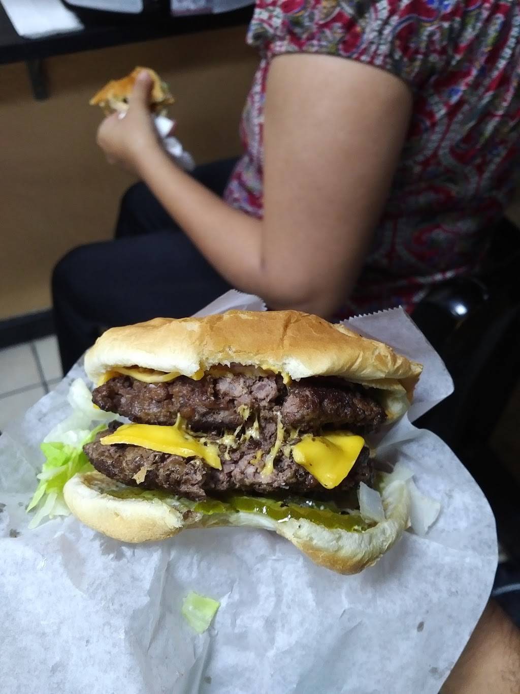 A1 Burger House | restaurant | 3701 Esters Rd #108, Irving, TX 75038, USA | 9722521040 OR +1 972-252-1040