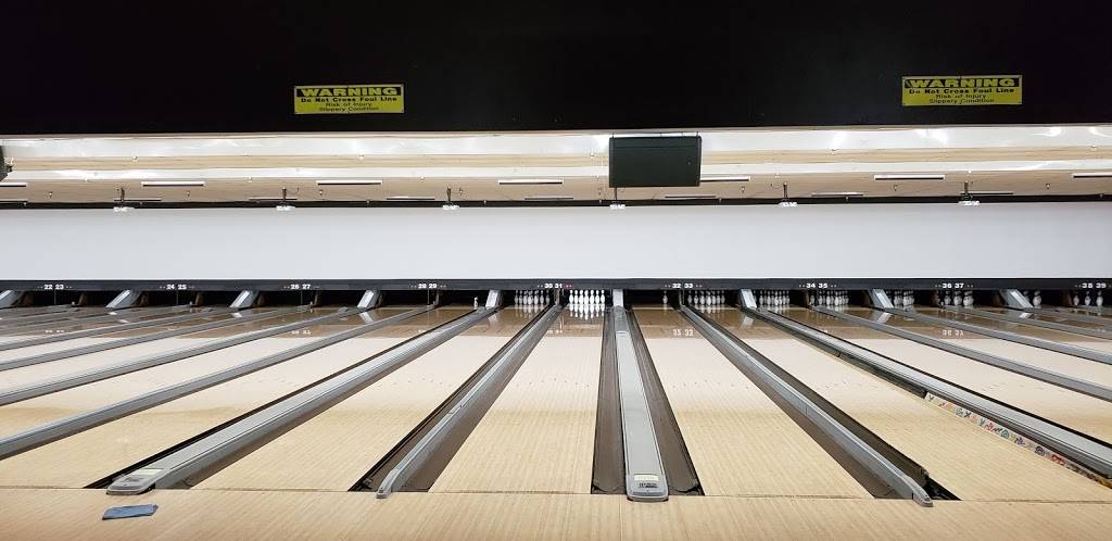 Bowlero Melbourne | restaurant | 1099 N Wickham Rd, Melbourne, FL 32935, USA | 3212422695 OR +1 321-242-2695