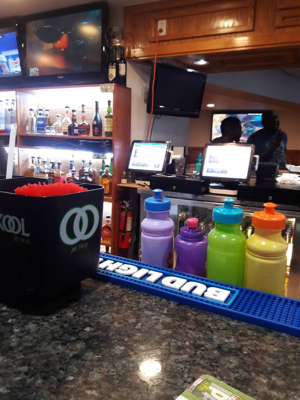 Fibbers Sports Bar & Grille | restaurant | 327 S 69th St, Upper Darby, PA 19082, USA | 6107343400 OR +1 610-734-3400