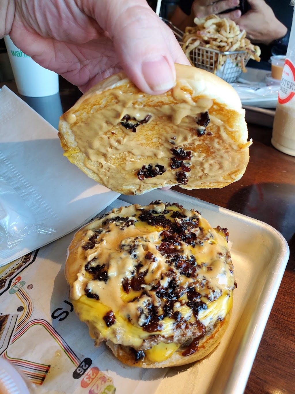 Wahlburgers @ Hy-Vee | restaurant | 5212 3rd Ave, Kearney, NE 68845, USA | 3082360031 OR +1 308-236-0031