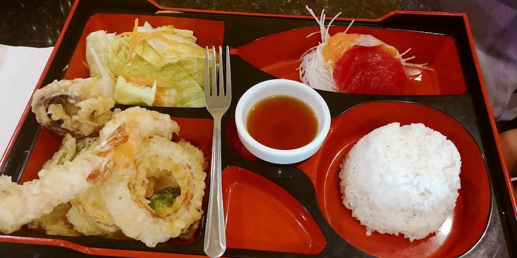 Sakura Japanese Sushi Train II | restaurant | 1109 E Santa Fe St, Olathe, KS 66061, USA | 9138398893 OR +1 913-839-8893