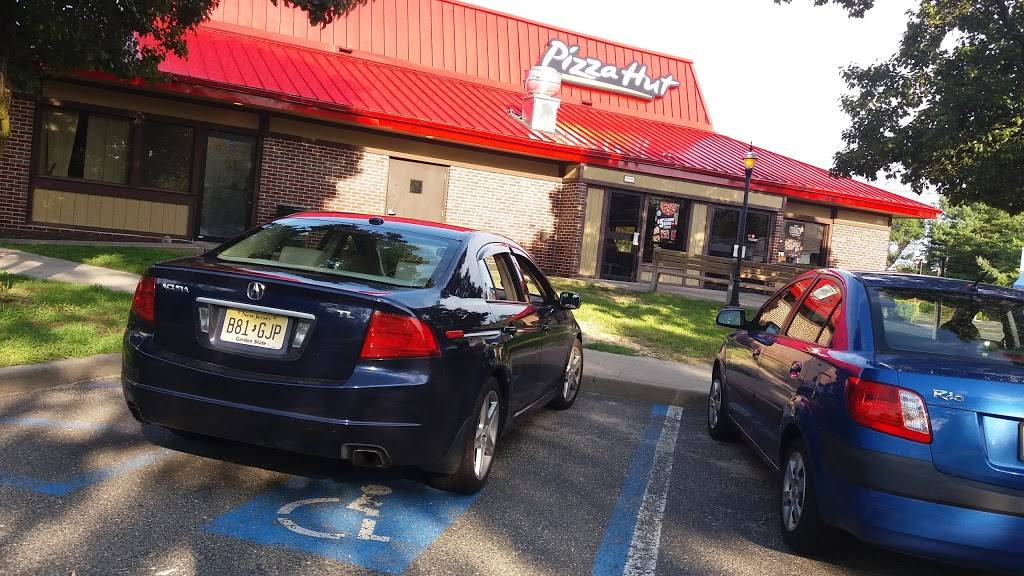 Pizza Hut | restaurant | 4752 U.S. 9, Howell, NJ 07731, USA | 7323702255 OR +1 732-370-2255