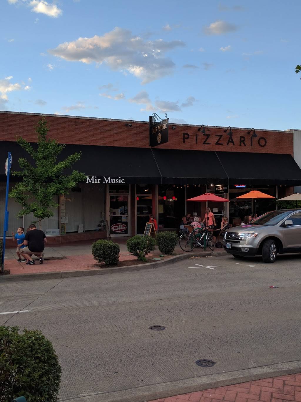 Pizzario | restaurant | 337 E Main St, Hillsboro, OR 97124, USA | 5036937953 OR +1 503-693-7953