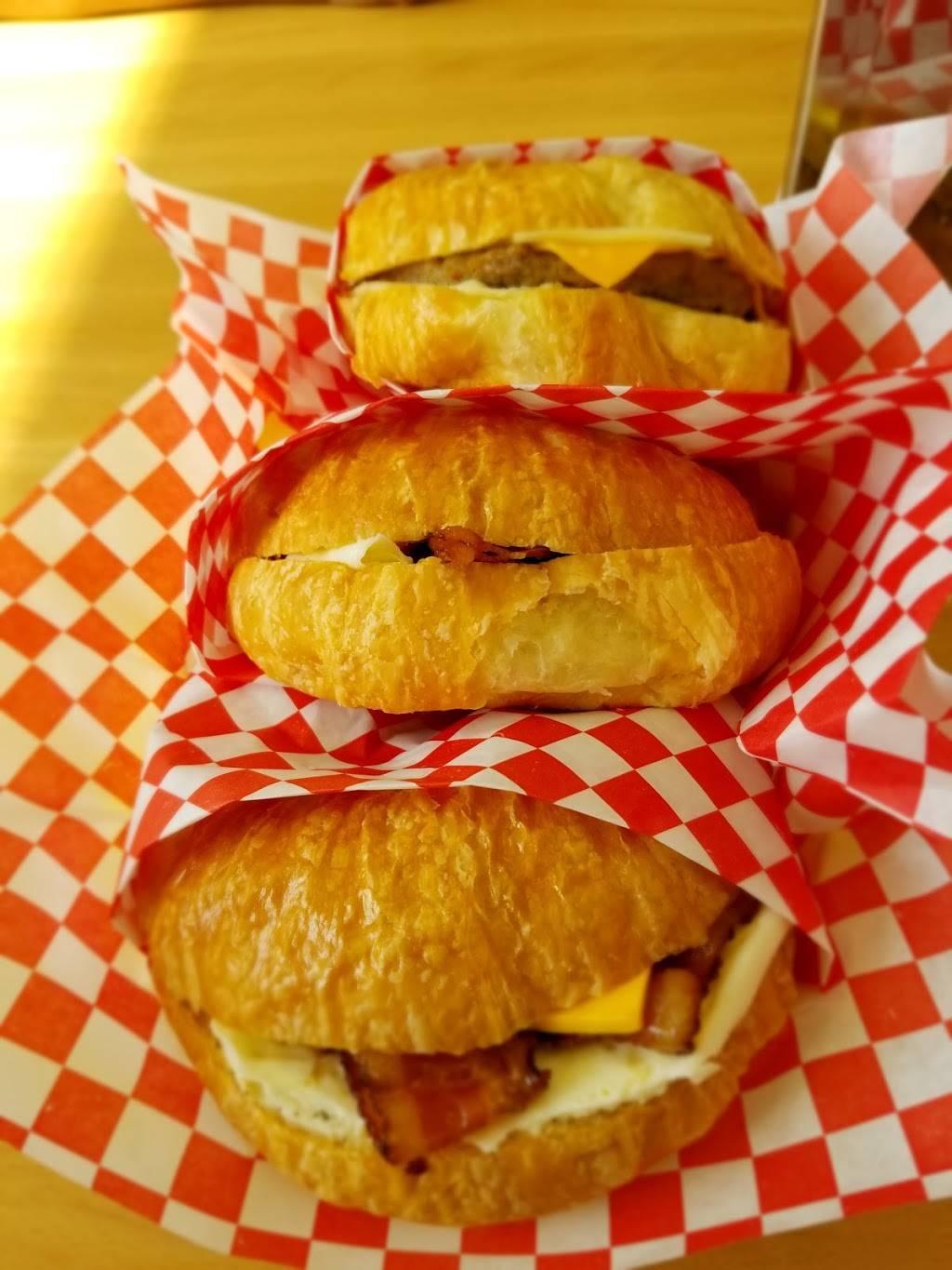 Donut Palace Potranco SA | restaurant | 15122 Potranco Rd, San Antonio, TX 78253, USA | 2109719978 OR +1 210-971-9978