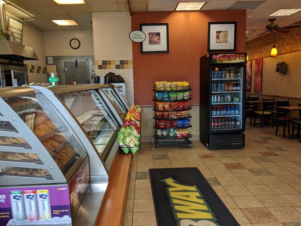 Subway | restaurant | 2145 Commerce Blvd, Mound, MN 55364, USA | 9524720850 OR +1 952-472-0850