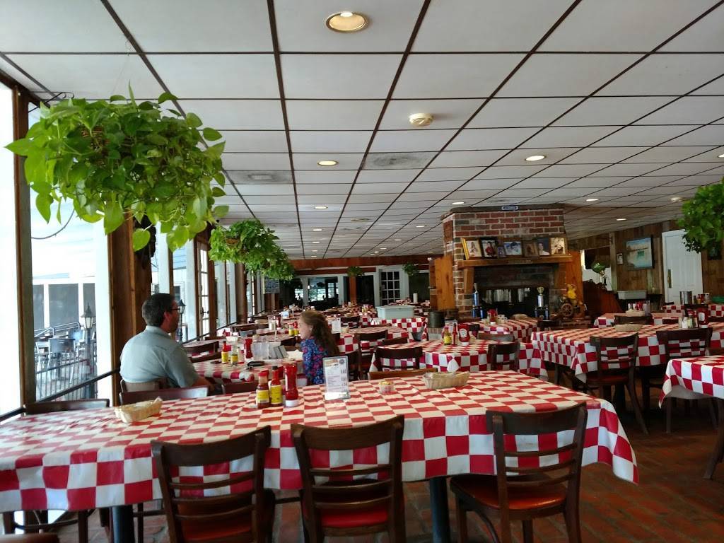 Pats Fishermans Wharf Restaurant | meal takeaway | 1008 Henderson Levee Rd, Henderson, LA 70517, USA | 3372287512 OR +1 337-228-7512