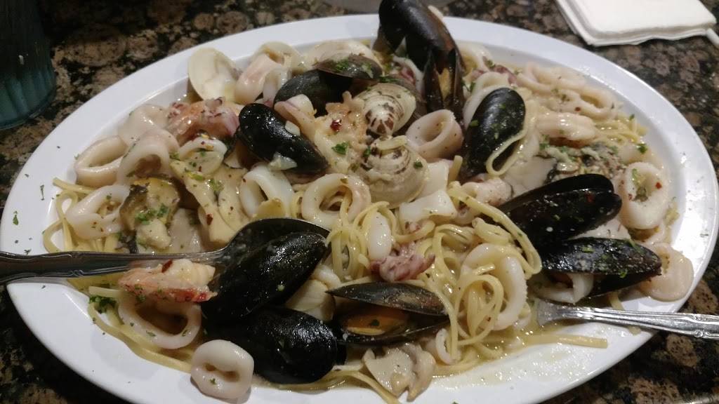 Dominics III | restaurant | 6566 Hypoluxo Rd, Lake Worth, FL 33467, USA | 5616411110 OR +1 561-641-1110