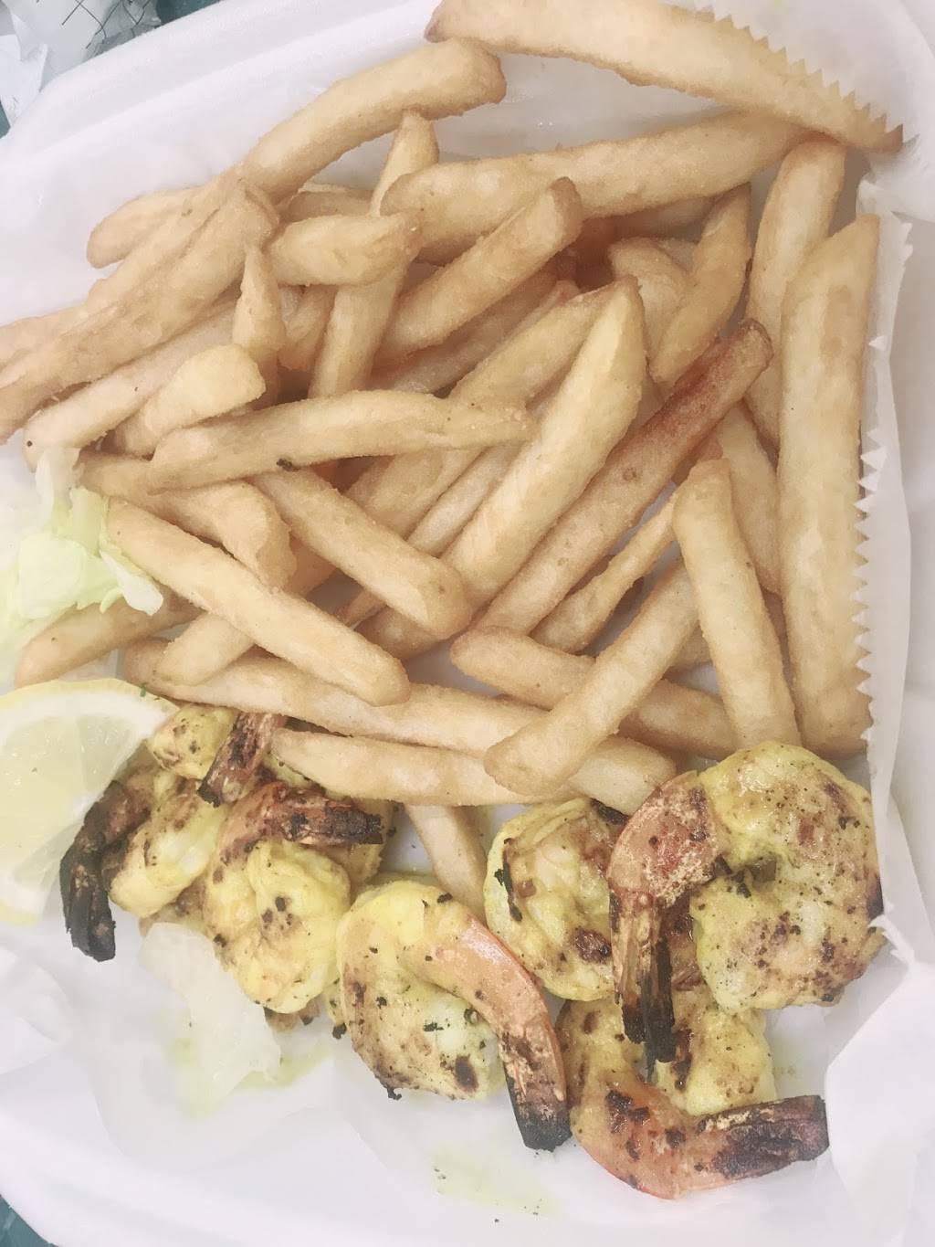 Crown Burgers | restaurant | 20449 Schaefer Hwy, Detroit, MI 48235, USA | 3138556565 OR +1 313-855-6565