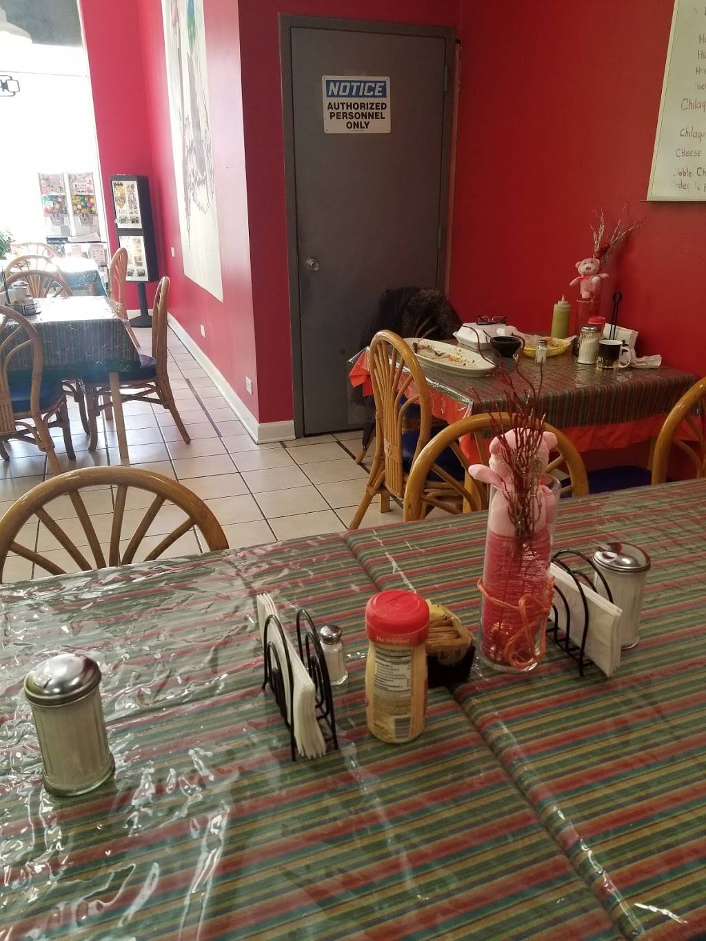 Chelis Restaurant | restaurant | 3046 W Cermak Rd, Chicago, IL 60623, USA | 7735222660 OR +1 773-522-2660