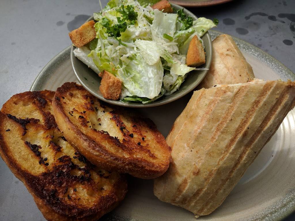 Nandos Peri-Peri | restaurant | 15001 Potomac Town Pl, Woodbridge, VA 22191, USA | 5716596340 OR +1 571-659-6340