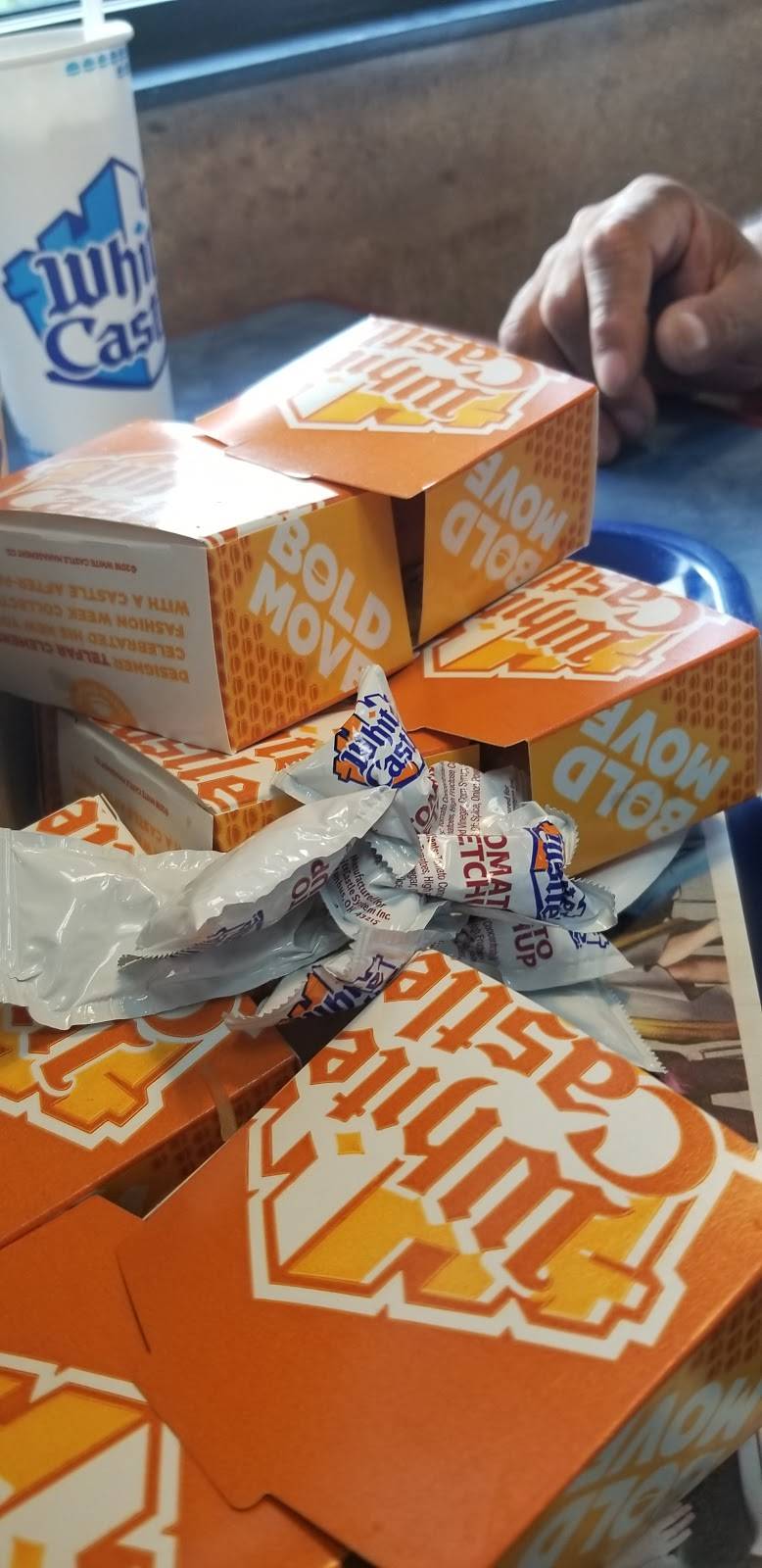 White Castle | restaurant | 2201 Dickerson Pike, Nashville, TN 37207, USA | 6152627503 OR +1 615-262-7503