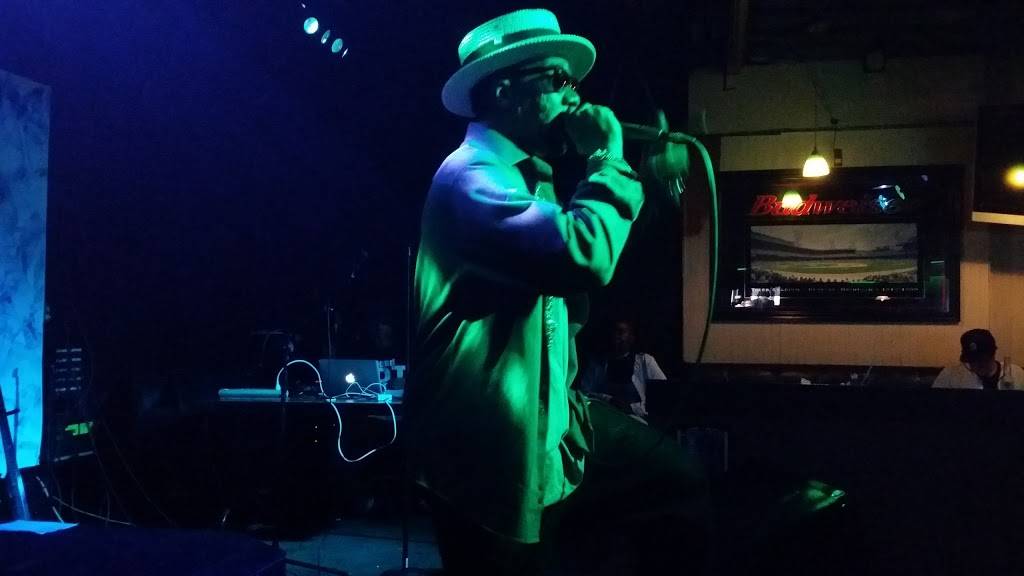 Bullfrog Bar & Grill | restaurant | 15414 Telegraph Rd, Redford Charter Twp, MI 48239, USA | 3135334477 OR +1 313-533-4477