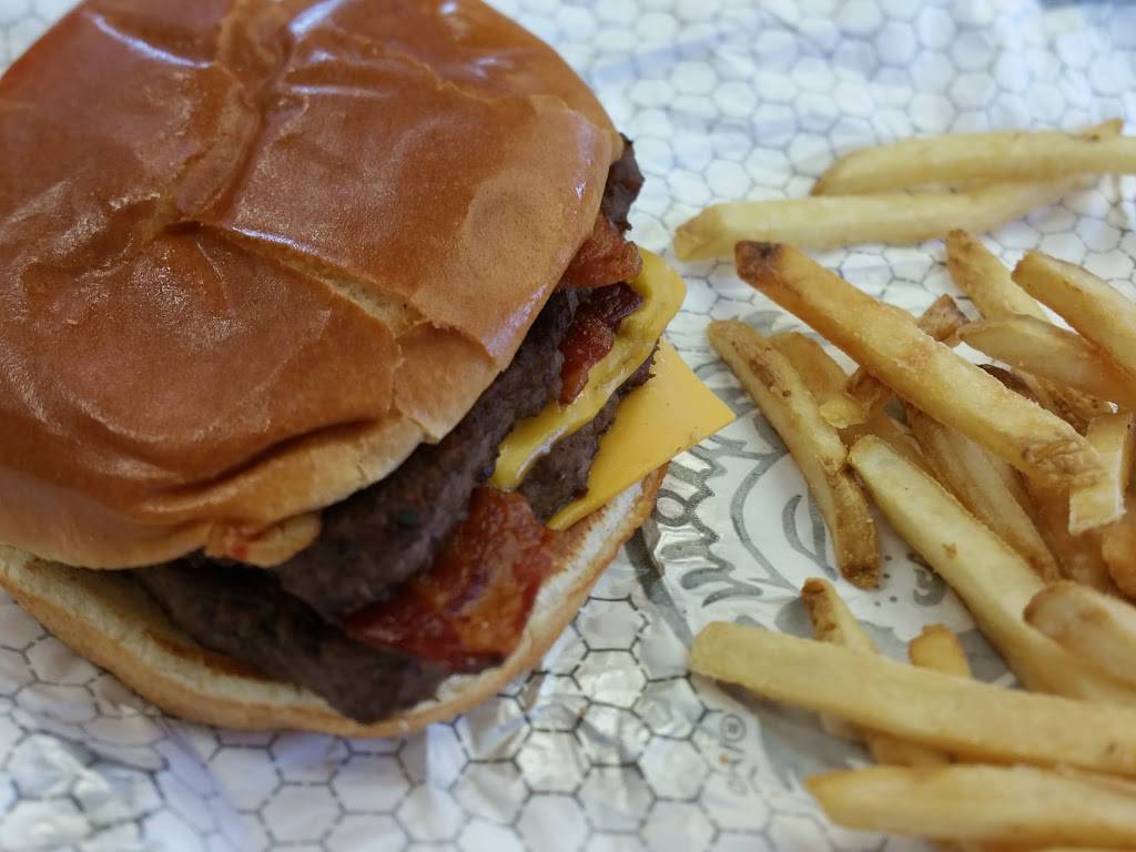 Wendys | restaurant | 350 Westmount Rd W, Kitchener, ON N2M 5C4, Canada | 5197453786 OR +1 519-745-3786