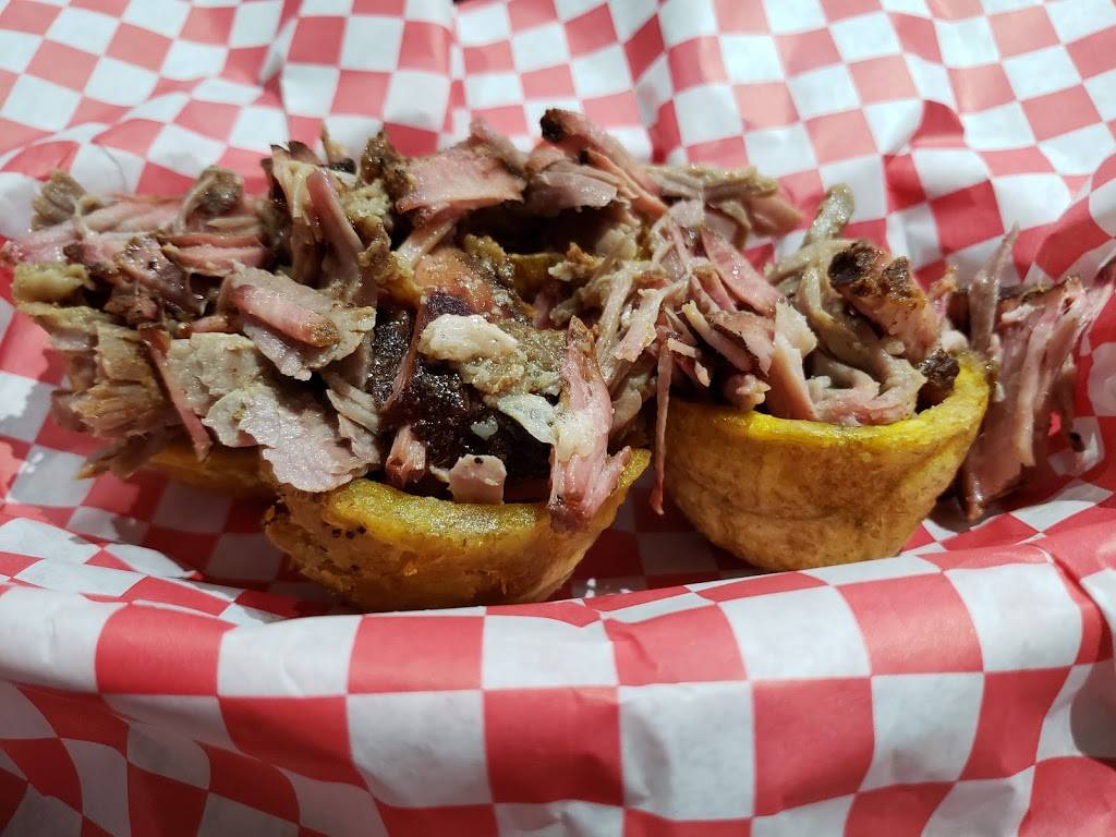 Smokin’ Looney “Q” | restaurant | 14035 Noblewood Plaza, Woodbridge, VA 22193, USA | 5712387868 OR +1 571-238-7868