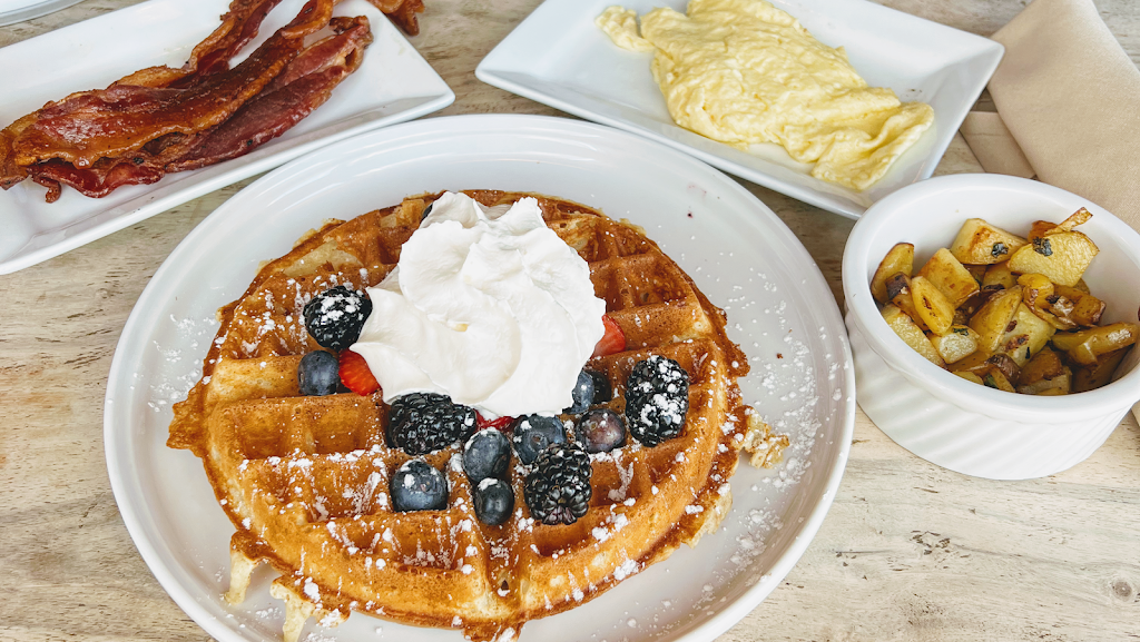 Sema’J’s Bistro & Bar | restaurant | 289 St Aubin St, Detroit, MI 48207, USA | 5862726580 OR +1 586-272-6580