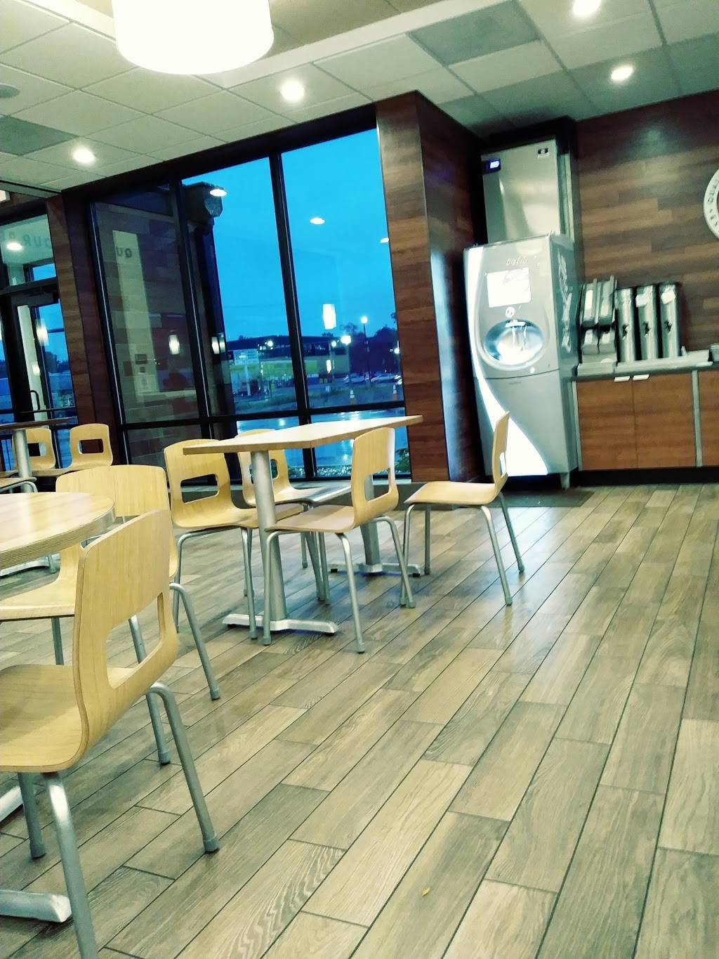 Wendys | restaurant | 1110 Market Ave N, Canton, OH 44702, USA | 3304522931 OR +1 330-452-2931