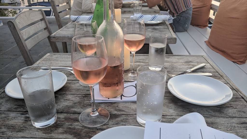 Mobys | restaurant | 295 Three Mile Harbor Hog Creek Rd, East Hampton, NY 11937, USA | 6313292800 OR +1 631-329-2800