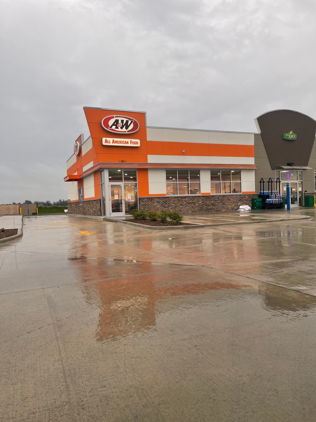 A&W Restaurant | restaurant | 1415 W Junction Rd, Jefferson, WI 53549, USA | 9206052002 OR +1 920-605-2002