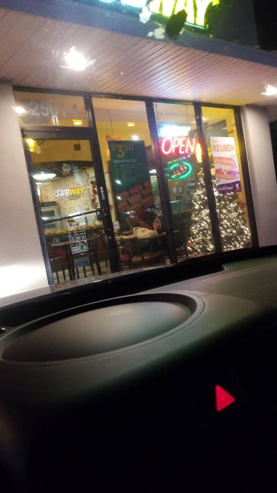 Subway Restaurants | restaurant | 2501-1 W Busch Blvd, Tampa, FL 33618, USA | 8139318654 OR +1 813-931-8654