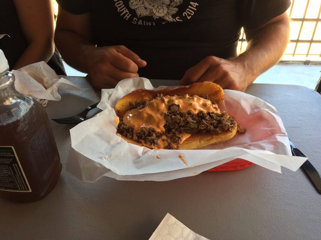 Vinnies Italian Beef & Gyros | restaurant | 3208 Ivanhoe Ave, St. Louis, MO 63139, USA | 3146447007 OR +1 314-644-7007