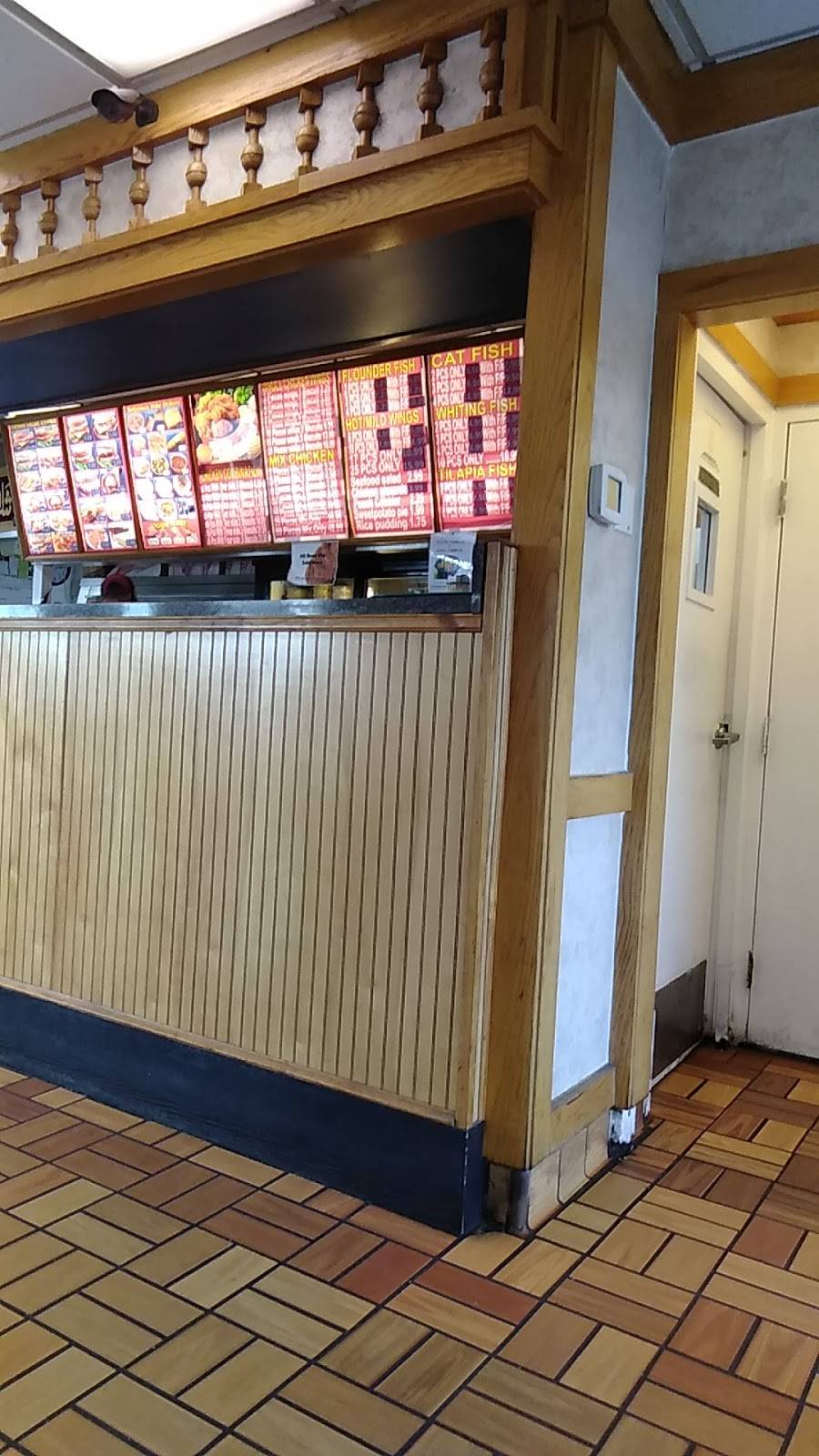 Crown Fried Chicken | restaurant | 4101 Melrose Ave NW, Roanoke, VA 24017, USA | 5404008196 OR +1 540-400-8196