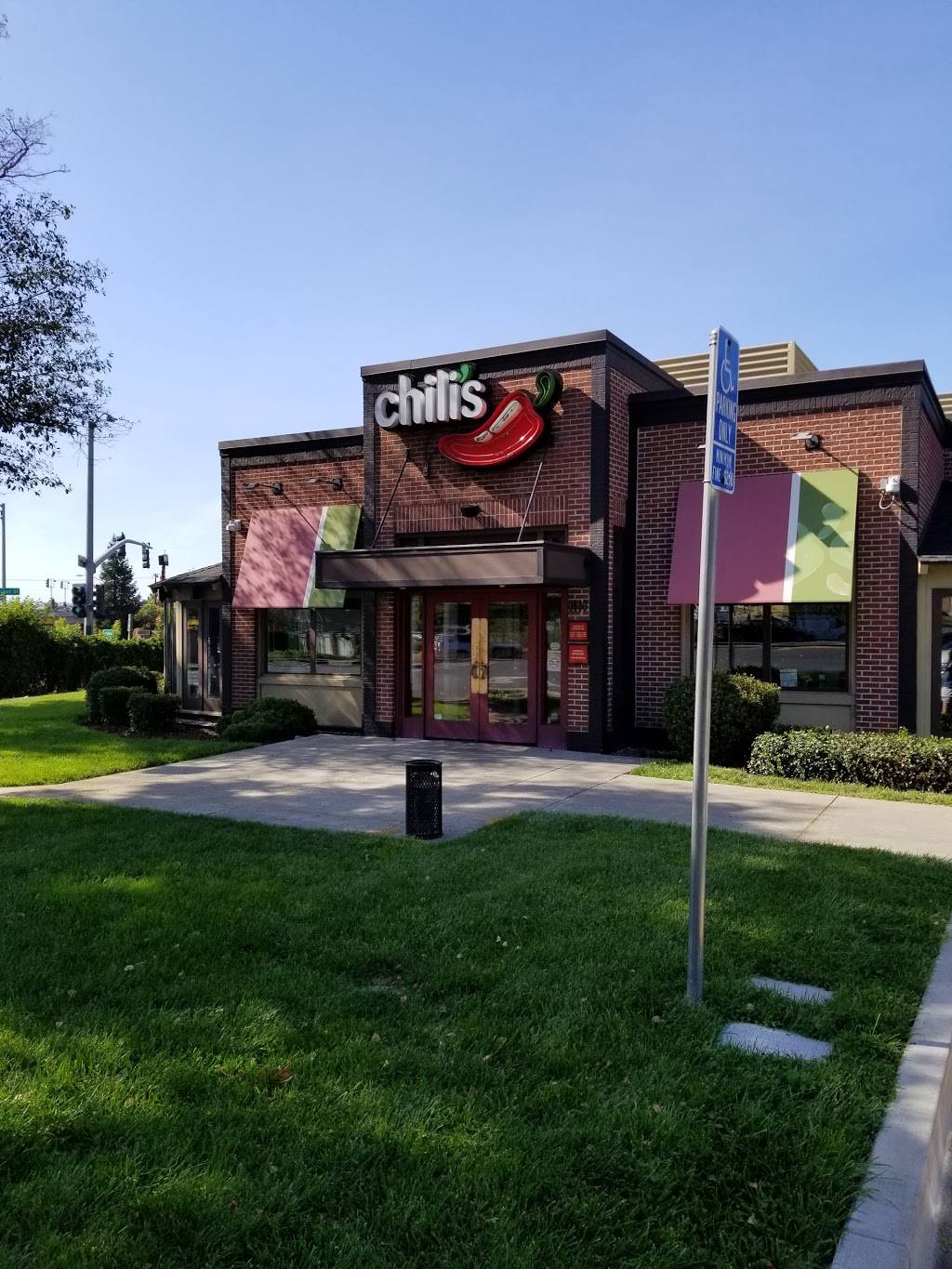 Chilis Grill & Bar | meal takeaway | 1501 Concord Ave, Concord, CA 94520, USA | 9256764062 OR +1 925-676-4062