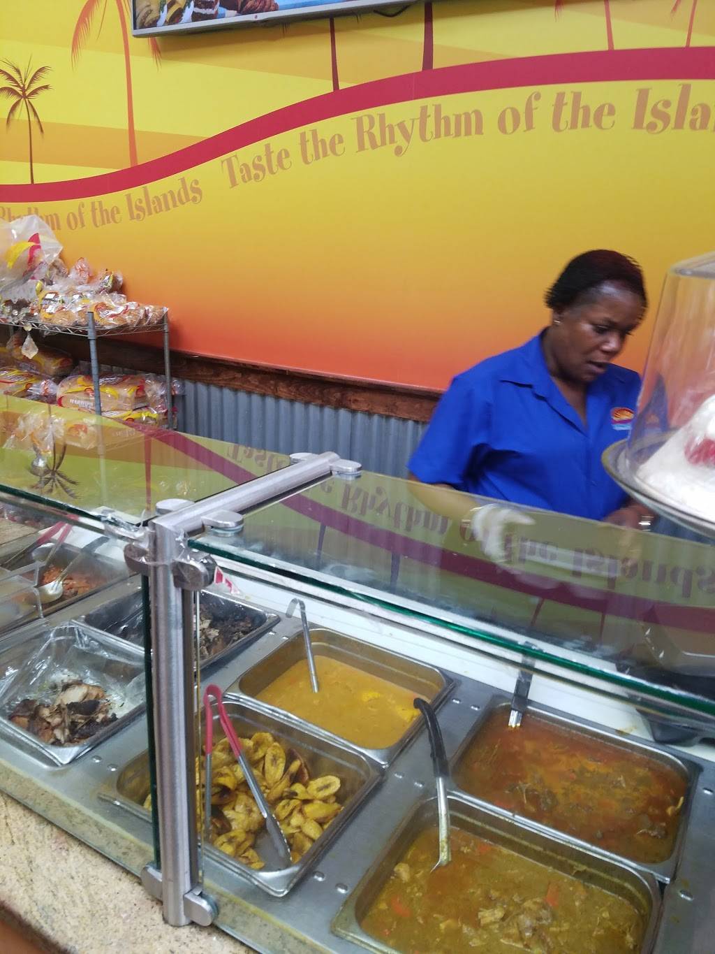 Golden Krust Caribbean Bakery & Grill | restaurant | 303 Main St, City of Orange, NJ 07050, USA | 9736727080 OR +1 973-672-7080