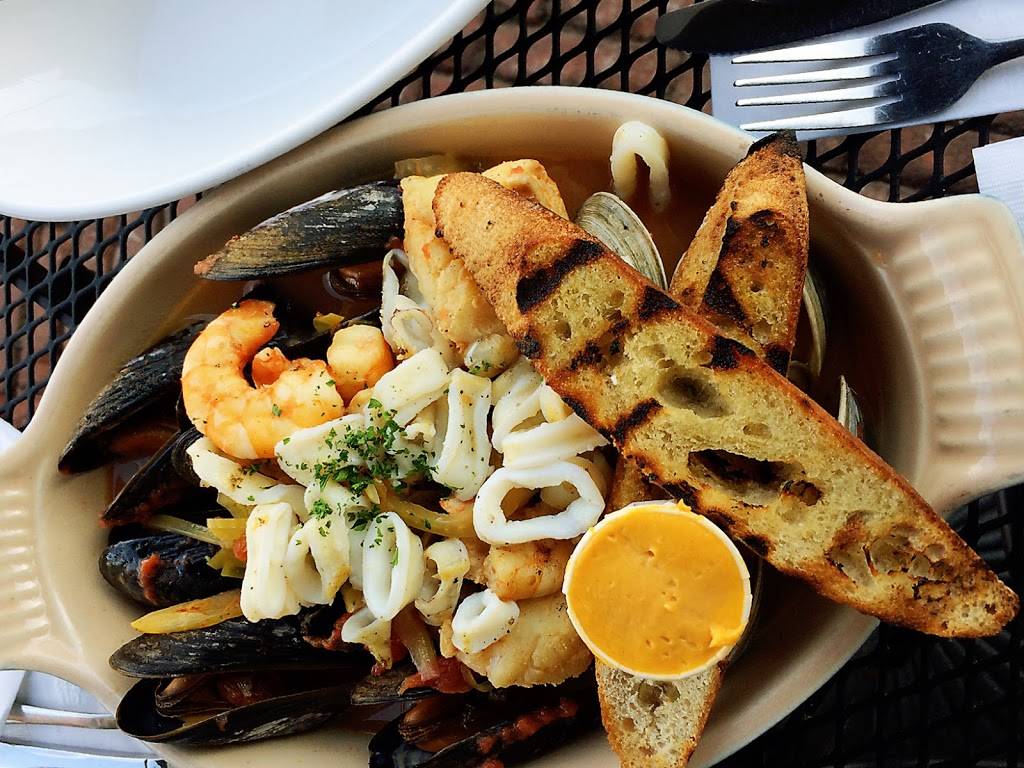 Thames Street Oyster House | restaurant | 1728 Thames St, Baltimore, MD 21231, USA | 4434497726 OR +1 443-449-7726