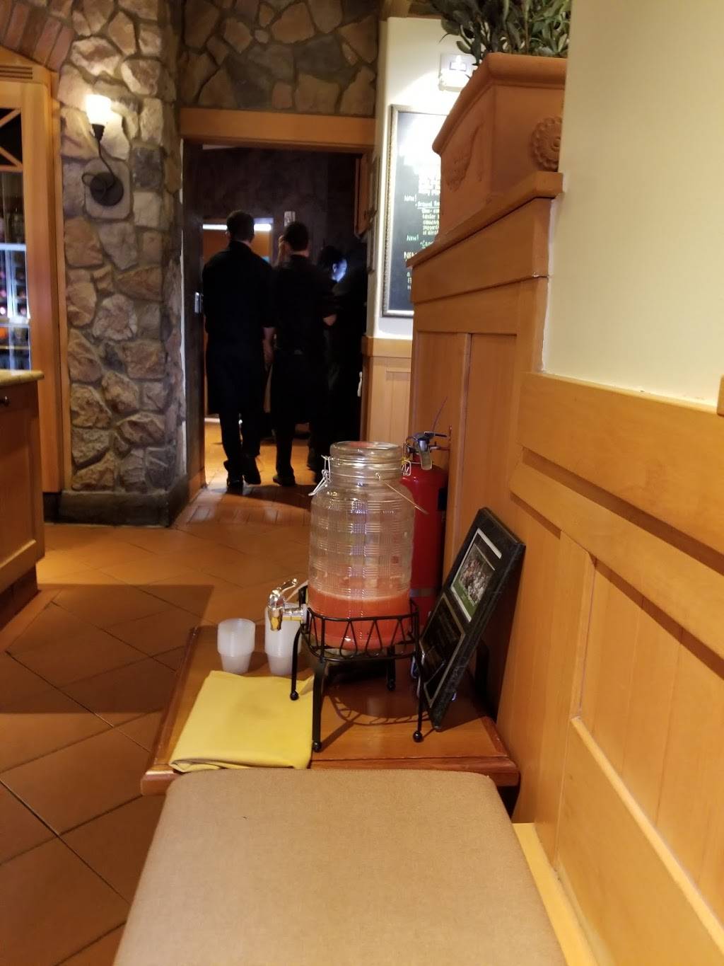 Olive Garden Italian Restaurant | meal takeaway | 2040 Cumming Hwy, Canton, GA 30115, USA | 7707046665 OR +1 770-704-6665