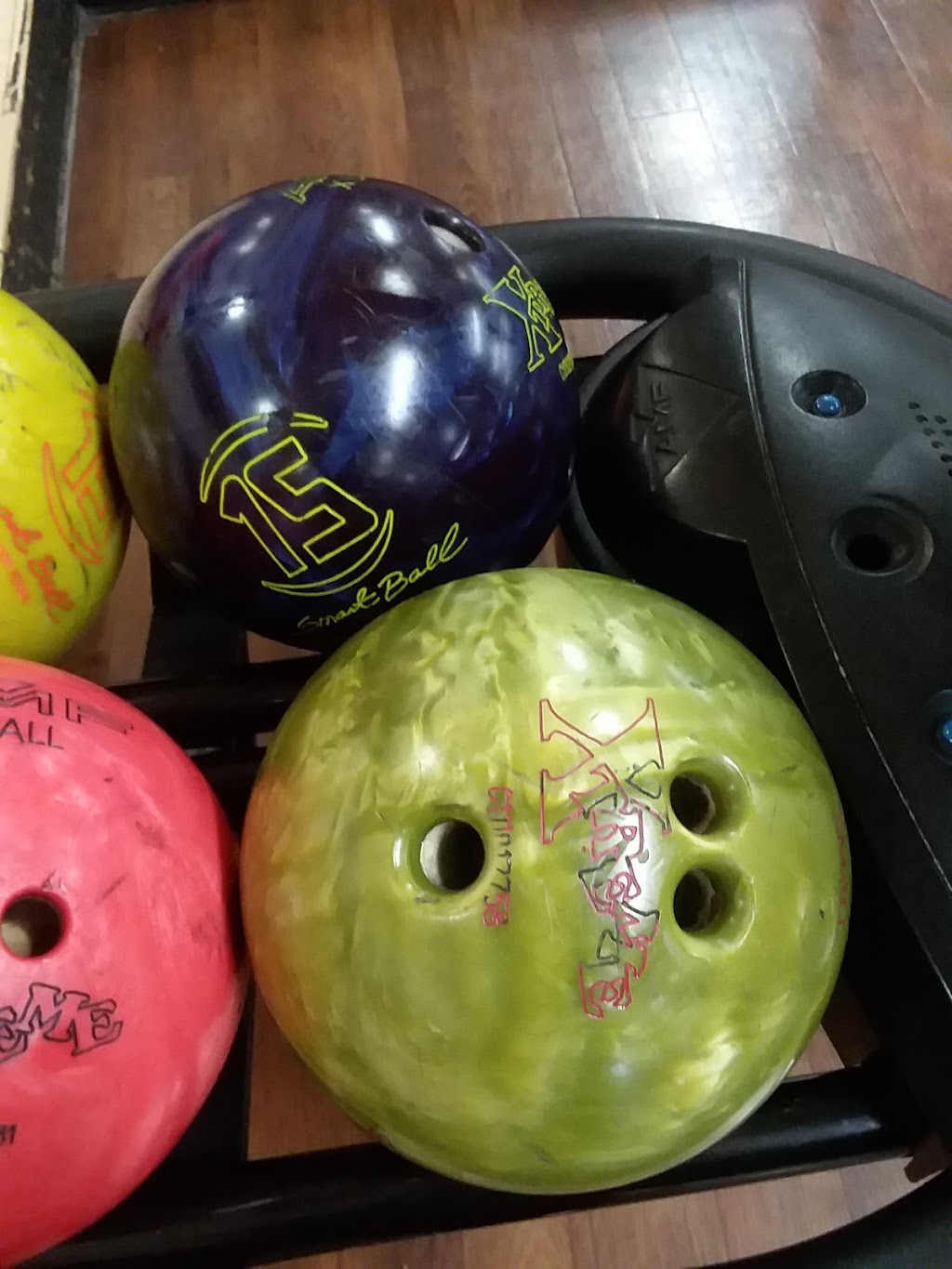 AMF Woodlawn Lanes | restaurant | 6410 Security Blvd, Baltimore, MD 21207, USA | 4109446000 OR +1 410-944-6000