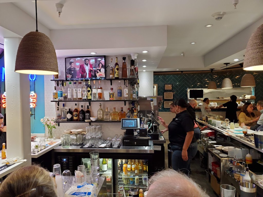 Lucharitos Melville | restaurant | 834B Walt Whitman Rd, Melville, NY 11747, USA | 6314212317 OR +1 631-421-2317