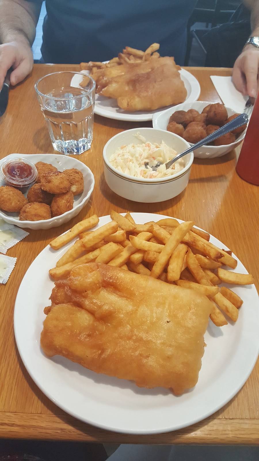 Applewood Fish and Chips | restaurant | 1020 Burnhamthorpe Rd E, Mississauga, ON L4Y 2X6, Canada | 9052774045 OR +1 905-277-4045