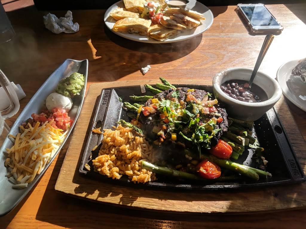 Chilis Grill & Bar | meal takeaway | 824 E US Hwy 80, Forney, TX 75126, USA | 9725521663 OR +1 972-552-1663